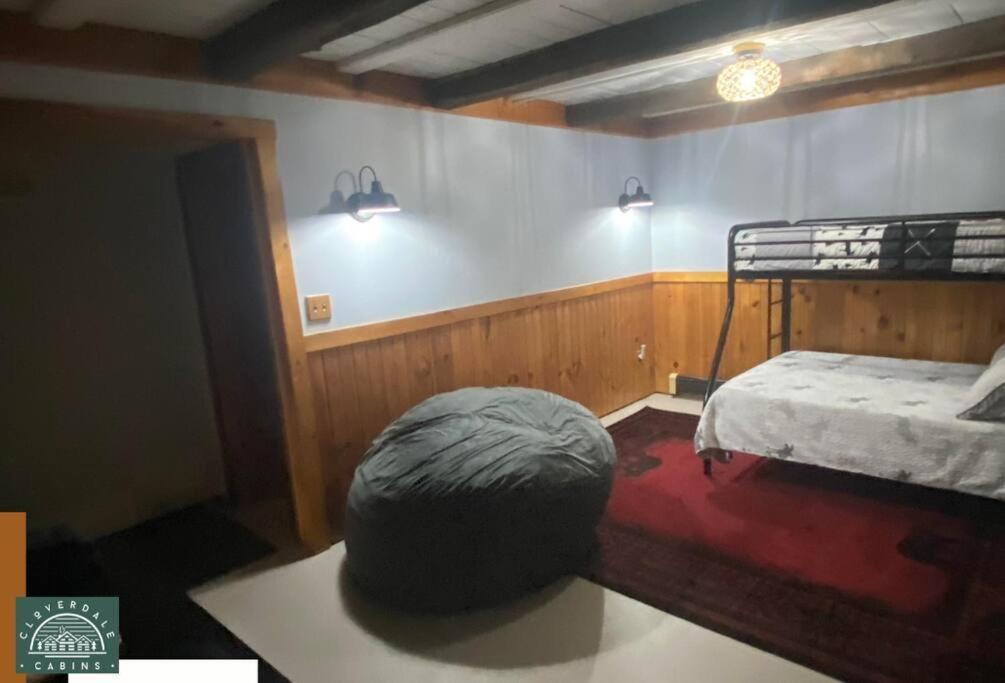 Cozy Cabin With Hottub At Cloverdale Cabins 欣克利 外观 照片