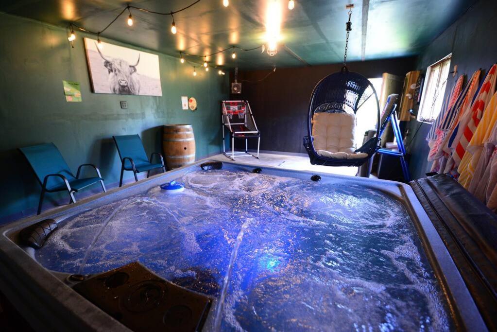 Cozy Cabin With Hottub At Cloverdale Cabins 欣克利 外观 照片