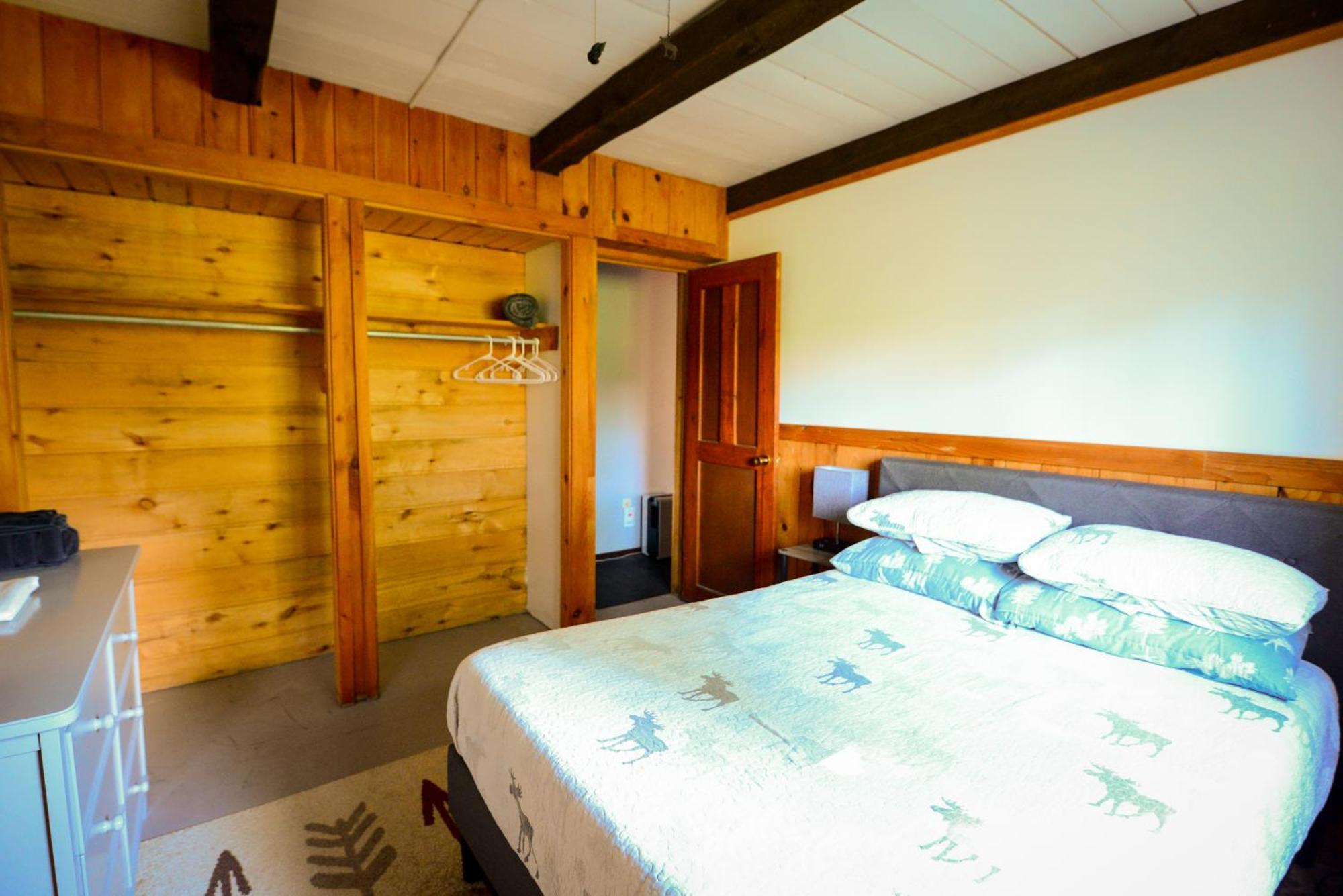 Cozy Cabin With Hottub At Cloverdale Cabins 欣克利 外观 照片