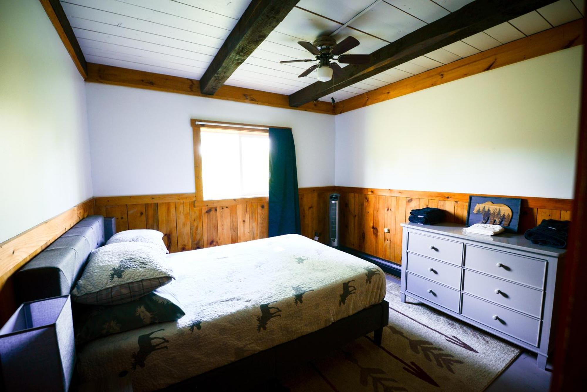 Cozy Cabin With Hottub At Cloverdale Cabins 欣克利 外观 照片