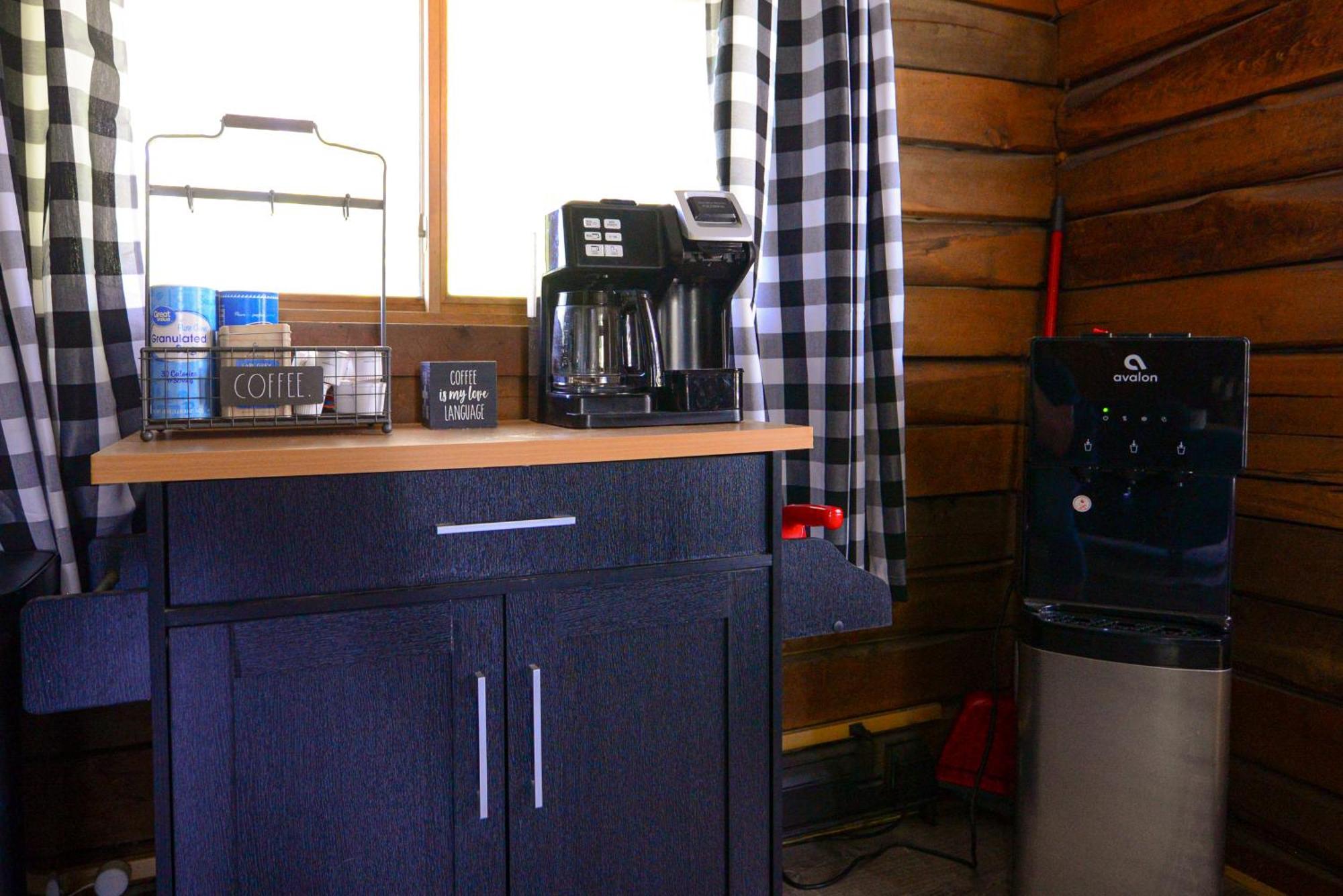 Cozy Cabin With Hottub At Cloverdale Cabins 欣克利 外观 照片