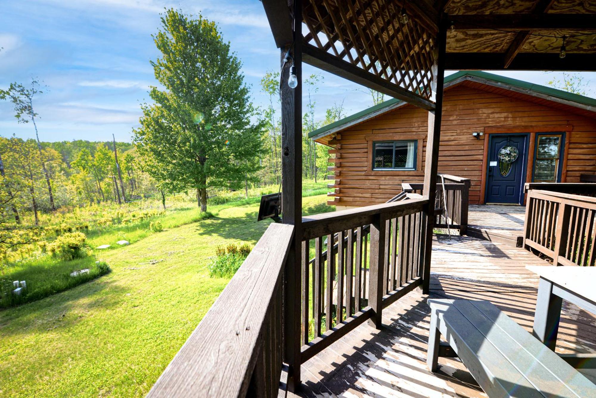 Cozy Cabin With Hottub At Cloverdale Cabins 欣克利 外观 照片