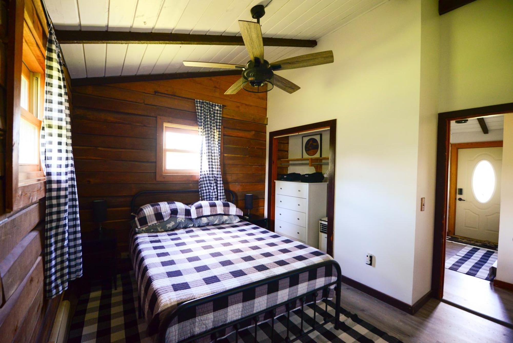 Cozy Cabin With Hottub At Cloverdale Cabins 欣克利 外观 照片