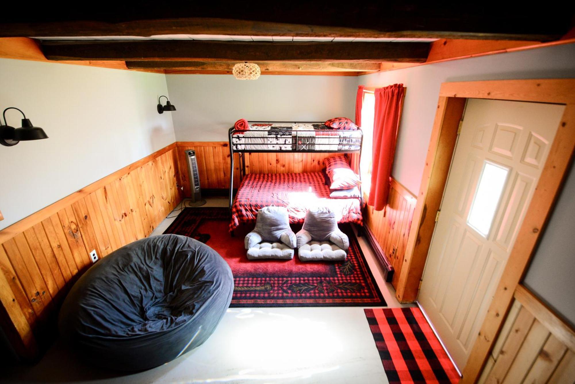 Cozy Cabin With Hottub At Cloverdale Cabins 欣克利 外观 照片